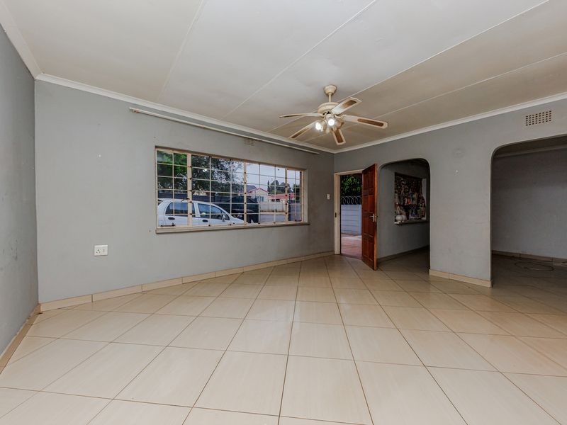 4 Bedroom Home In A Convenient Location - Photo 8