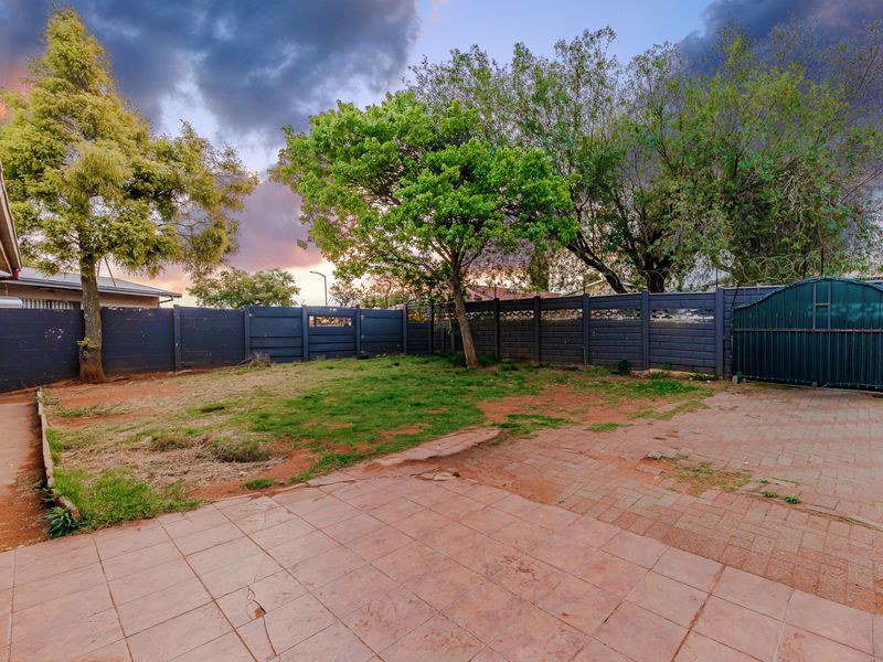 4 Bedroom Home In A Convenient Location - Photo 7