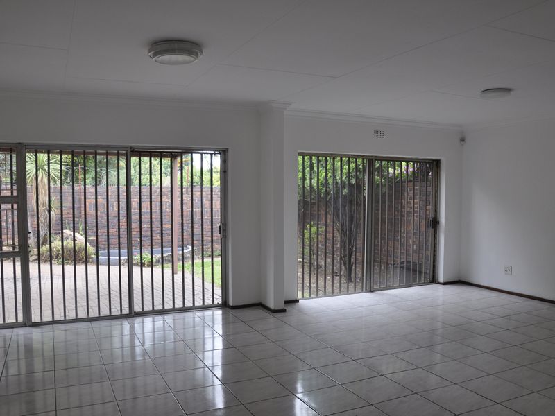 3 Bedroom Townhouse for Sale in Buccleuch - Photo 4