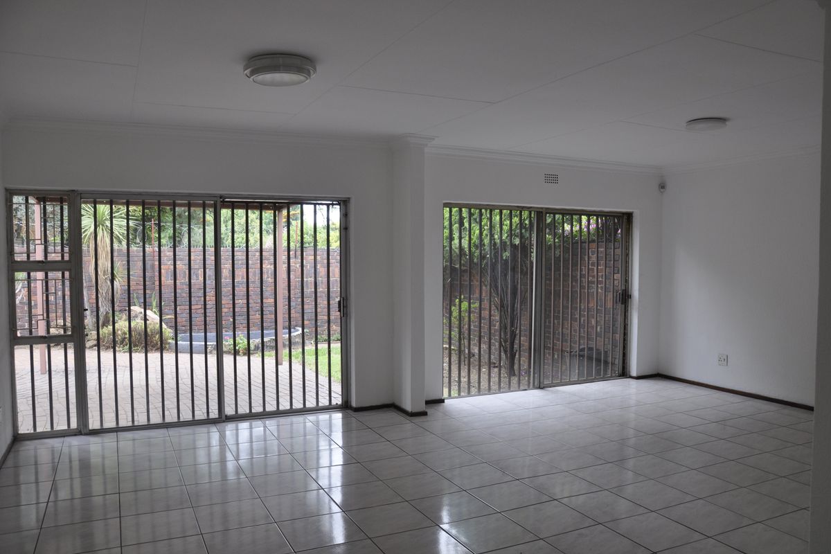 3 Bedroom Townhouse for Sale in Buccleuch - Photo 4