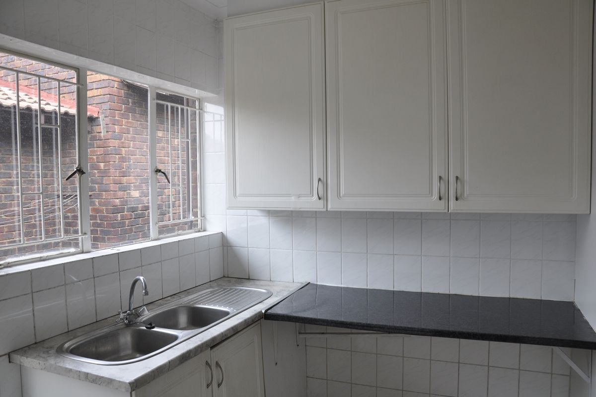 3 Bedroom Townhouse for Sale in Buccleuch - Photo 2