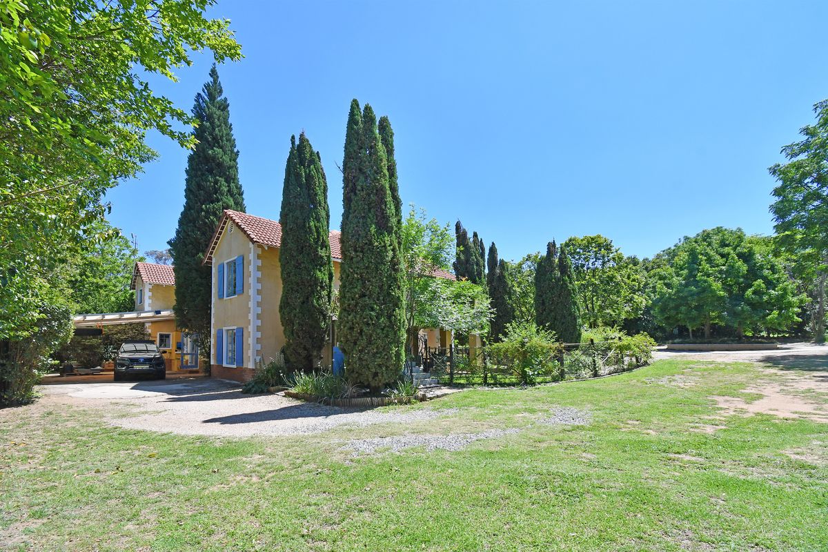 French-Style 4-Bedroom Home with Two Cottages – Fully Tenanted Income Property - Photo 5