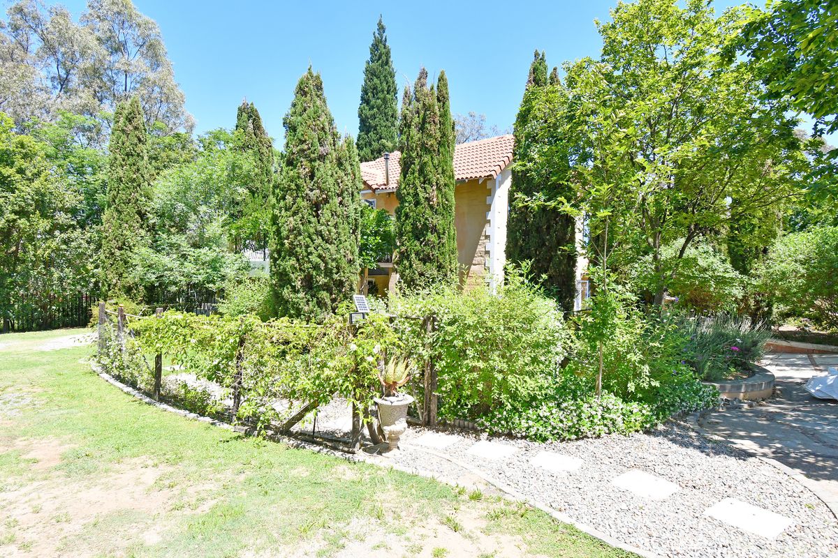 French-Style 4-Bedroom Home with Two Cottages – Fully Tenanted Income Property - Photo 3