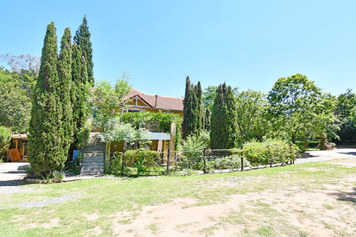 French-Style 4-Bedroom Home with Two Cottages – Fully Tenanted Income Property - Photo 4