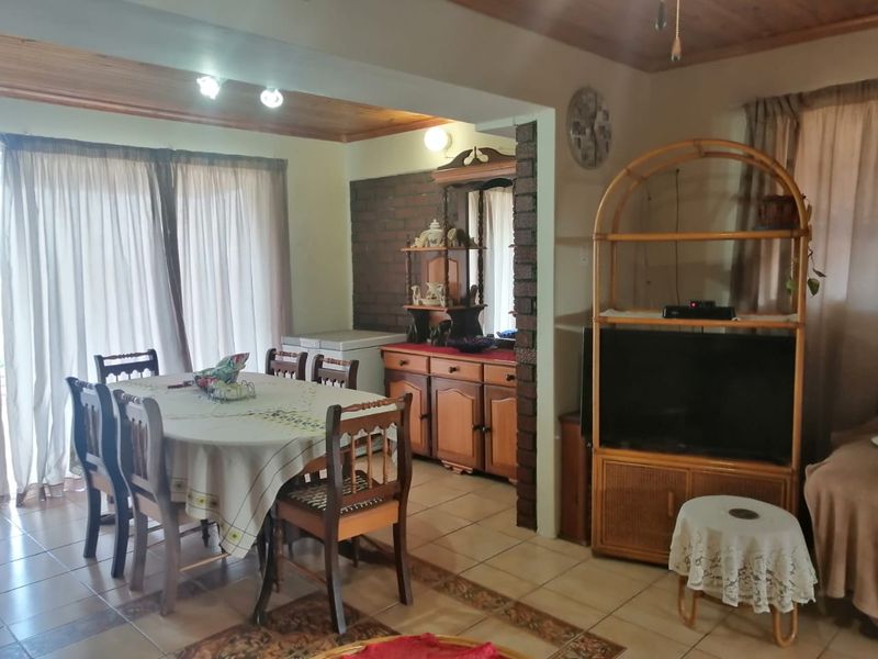 Neat facebrick home with amazing sea views - Photo 7