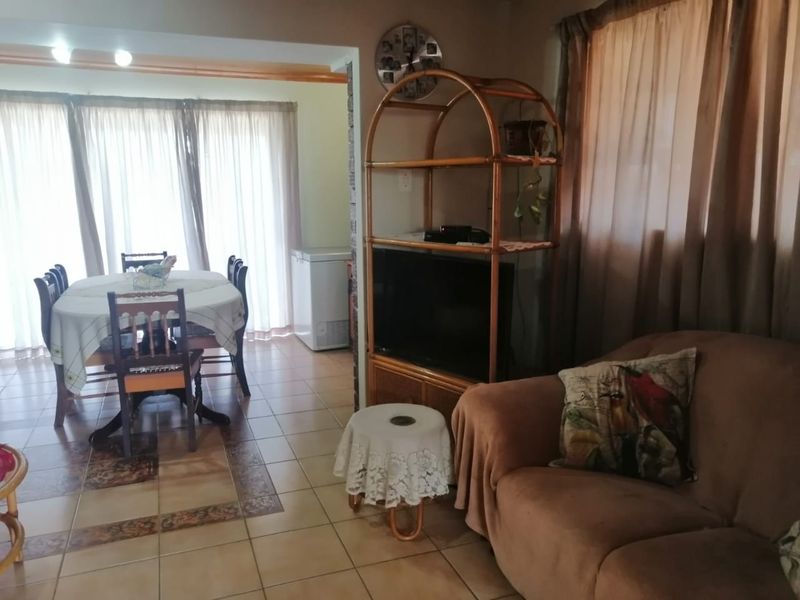 Neat facebrick home with amazing sea views - Photo 5