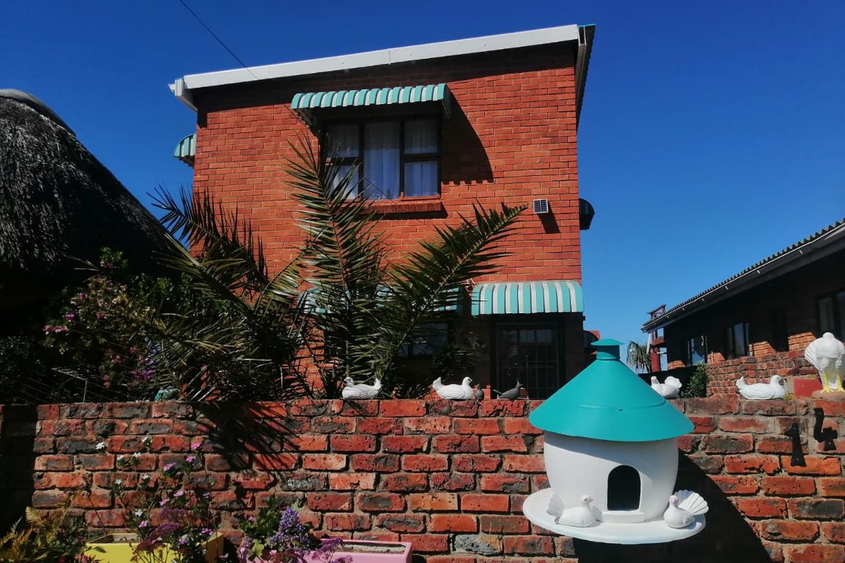 Neat facebrick home with amazing sea views - Photo 2
