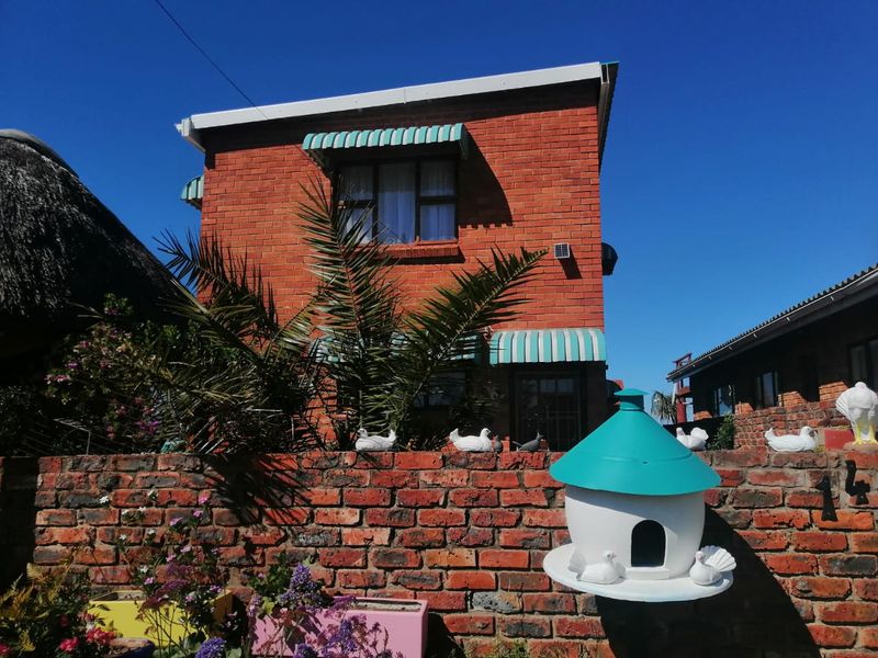 Neat facebrick home with amazing sea views - Photo 2