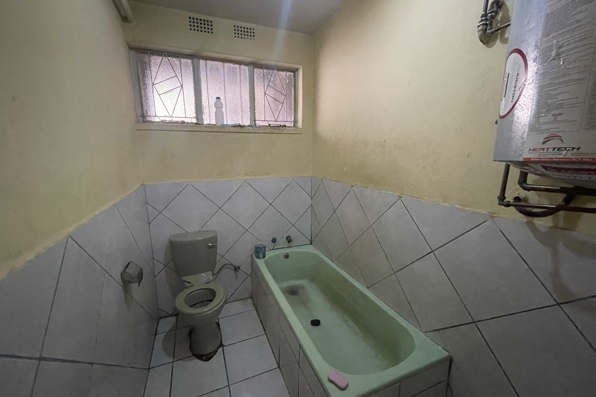 2 Bedroom Apartment in Vereeniging Central - Photo 3