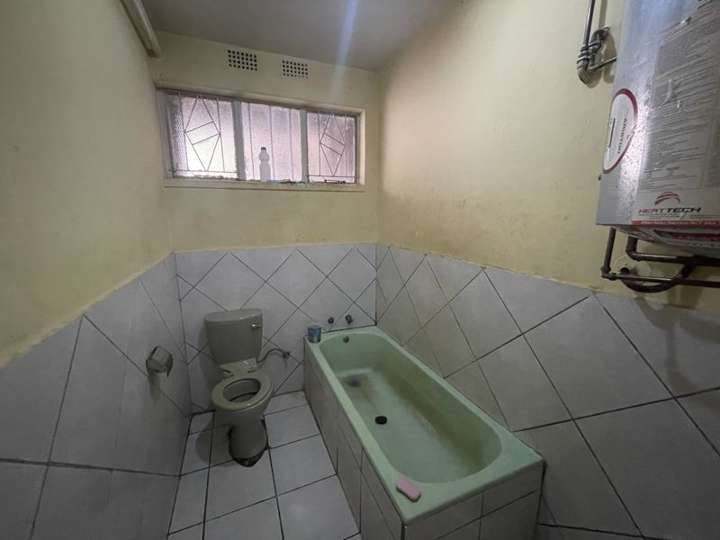 2 Bedroom Apartment in Vereeniging Central - Photo 3