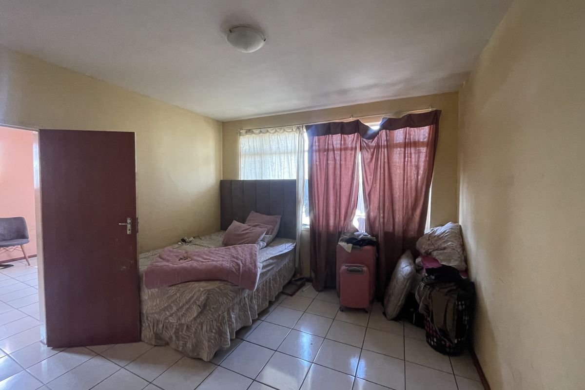 2 Bedroom Apartment in Vereeniging Central - Photo 5