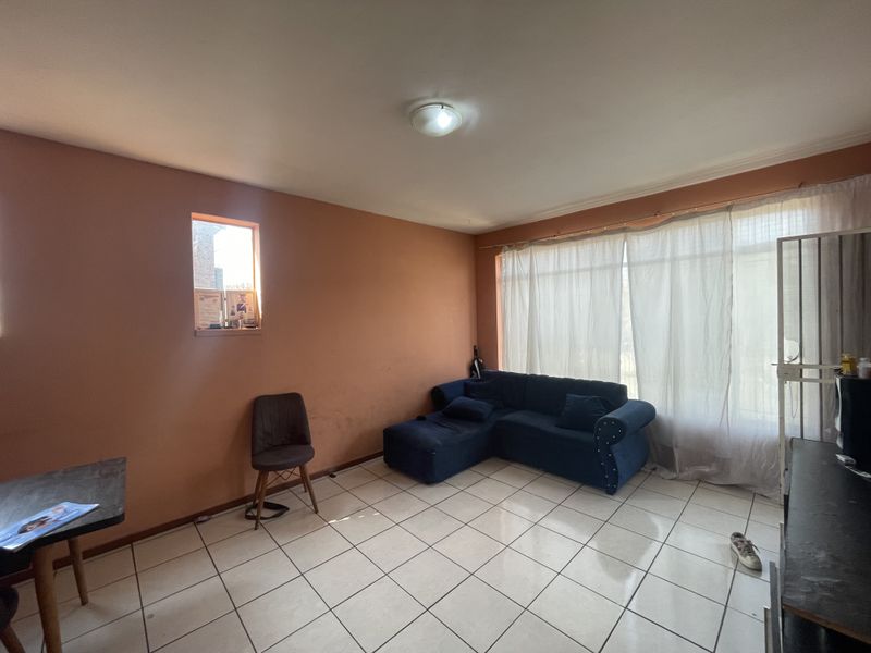 2 Bedroom Apartment in Vereeniging Central - Photo 7