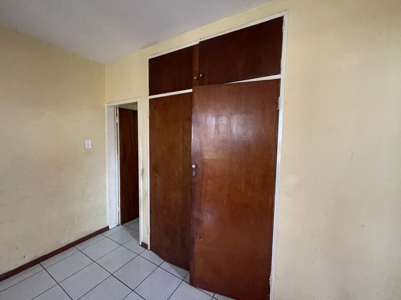 2 Bedroom Apartment in Vereeniging Central - Photo 4