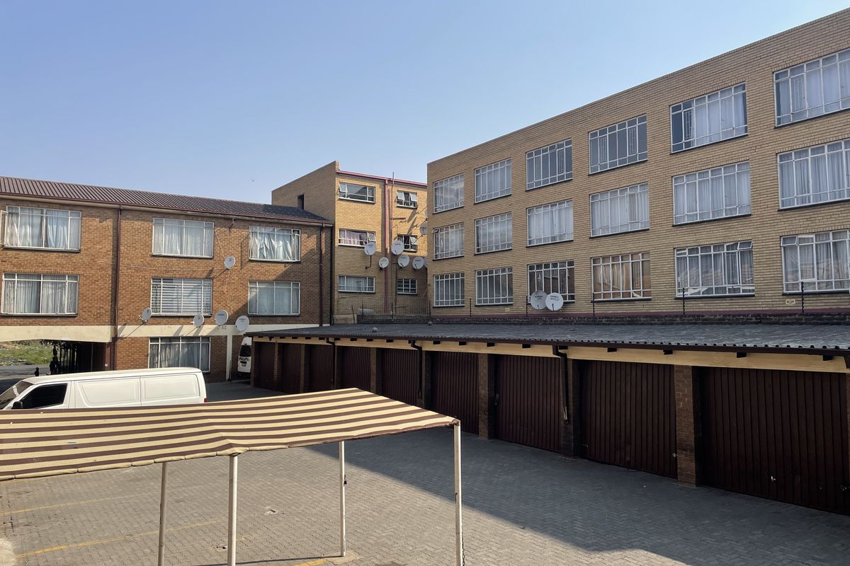 2 Bedroom Apartment in Vereeniging Central - Photo 2