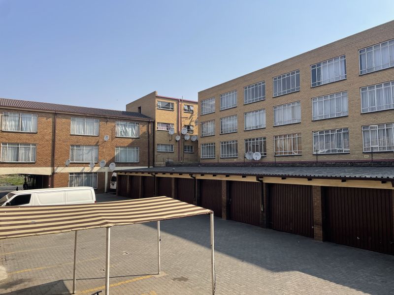 2 Bedroom Apartment in Vereeniging Central - Photo 2