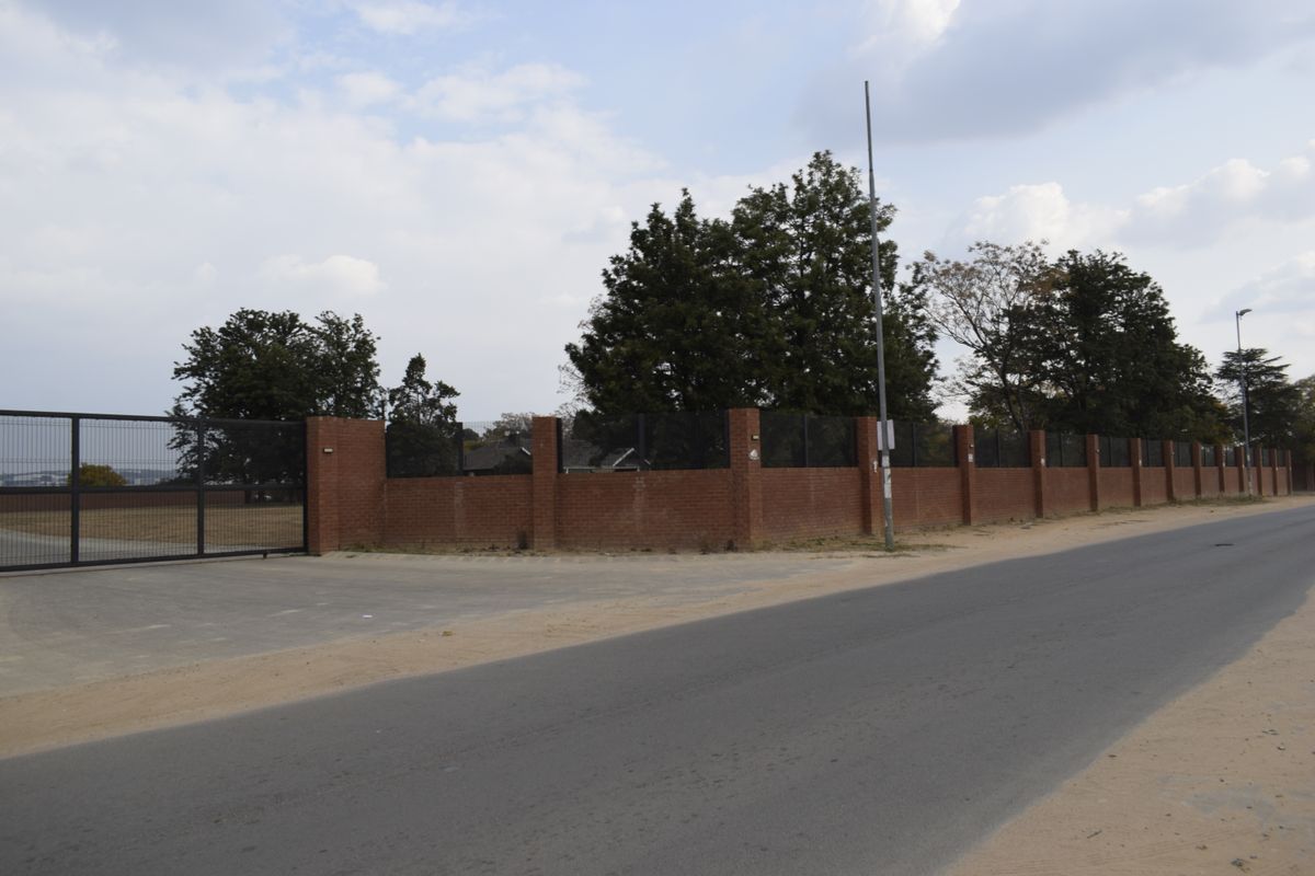 Ideal trucking premise for sale in Kya Sand. - Photo 2