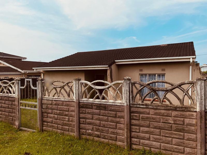 3-Bedroom Home in Prime Location - Photo 2