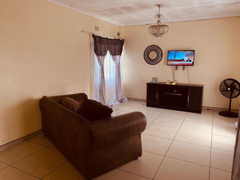 3-Bedroom Home in Prime Location - Photo 6