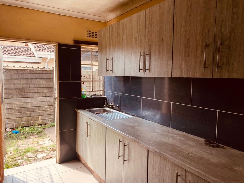 3-Bedroom Home in Prime Location - Photo 3