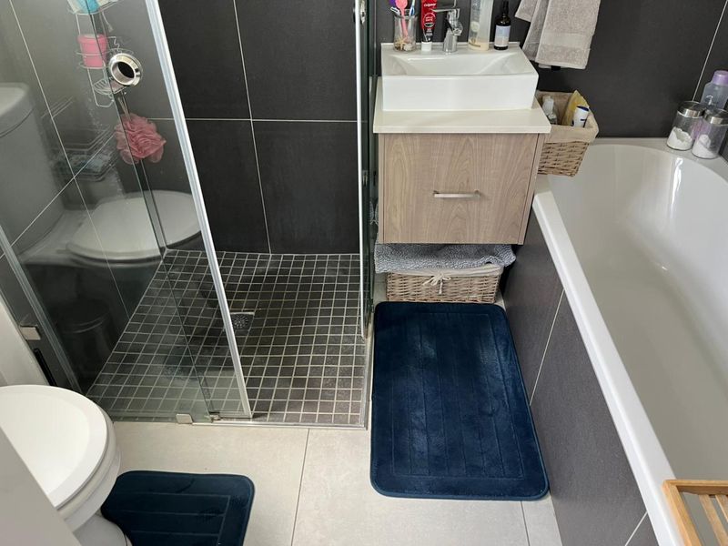 For Sale | Modern 2 Bedroom 2 Bathroom Top-Floor Corner Apartment – The Woods, Kyalami Ridge - Photo 10