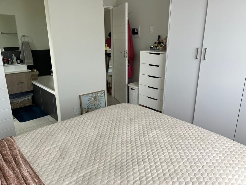 For Sale | Modern 2 Bedroom 2 Bathroom Top-Floor Corner Apartment – The Woods, Kyalami Ridge - Photo 6