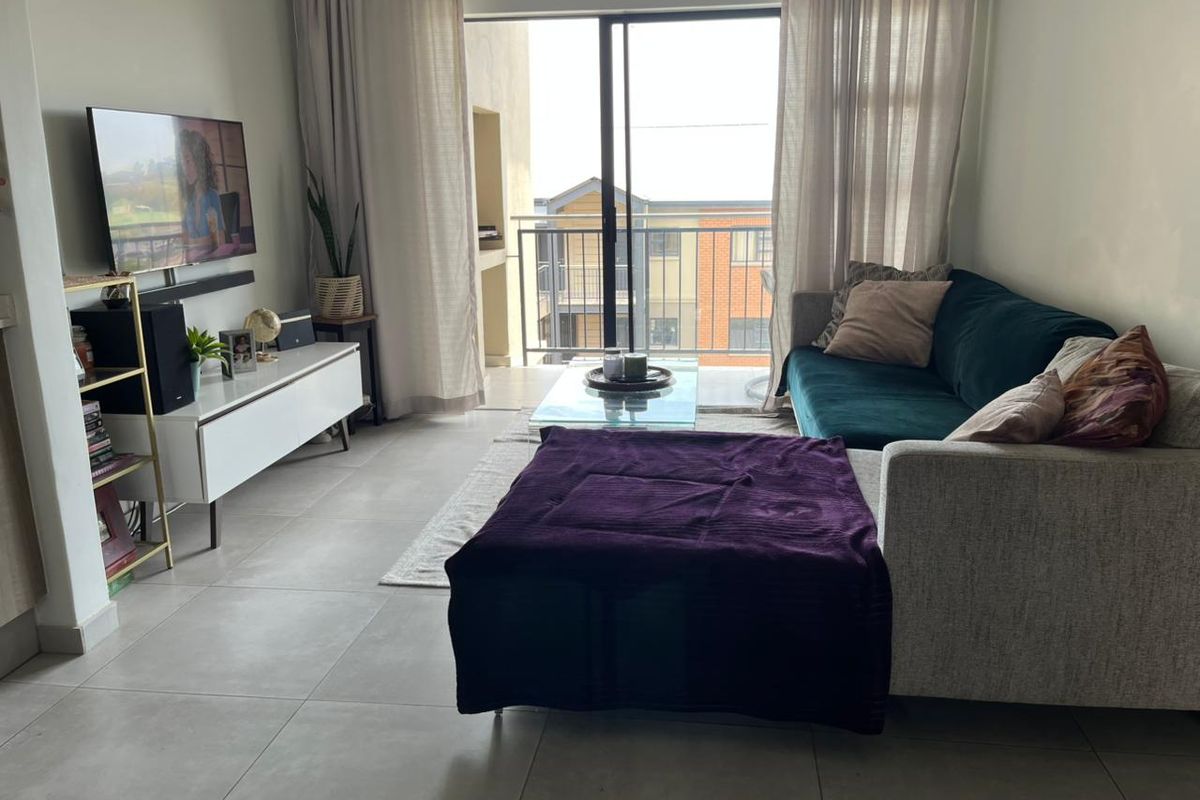 For Sale | Modern 2 Bedroom 2 Bathroom Top-Floor Corner Apartment – The Woods, Kyalami Ridge - Photo 3