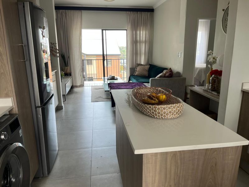 For Sale | Modern 2 Bedroom 2 Bathroom Top-Floor Corner Apartment – The Woods, Kyalami Ridge - Photo 4