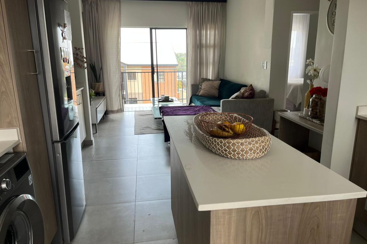 For Sale | Modern 2 Bedroom 2 Bathroom Top-Floor Corner Apartment – The Woods, Kyalami Ridge - Photo 4