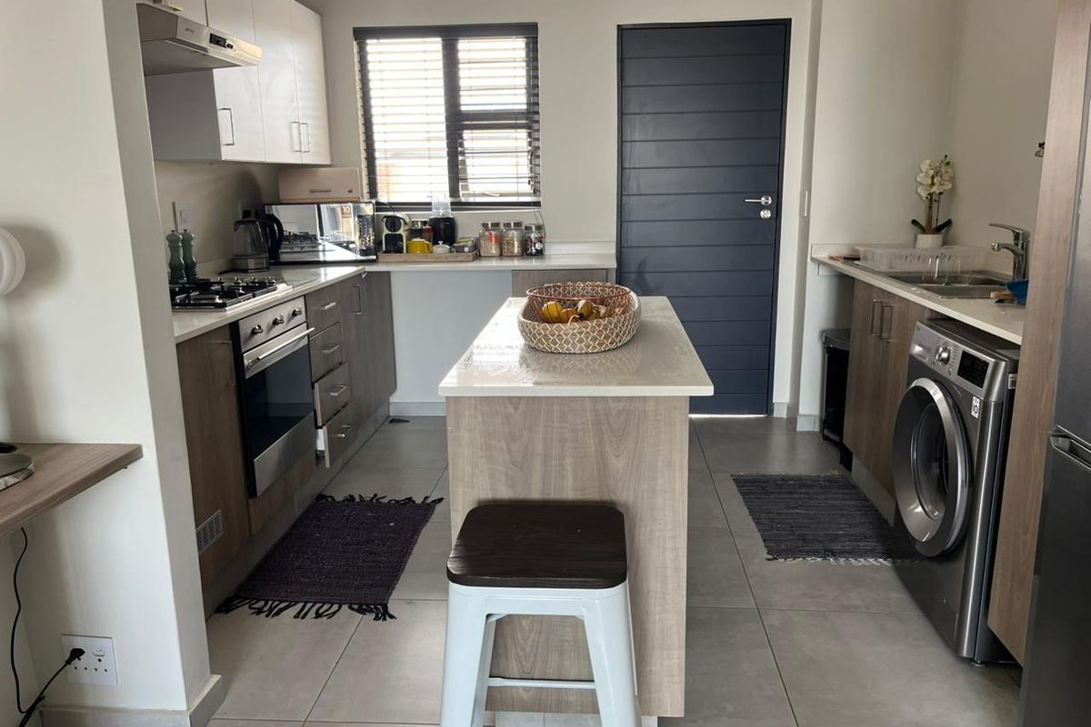 For Sale | Modern 2 Bedroom 2 Bathroom Top-Floor Corner Apartment – The Woods, Kyalami Ridge - Photo 2