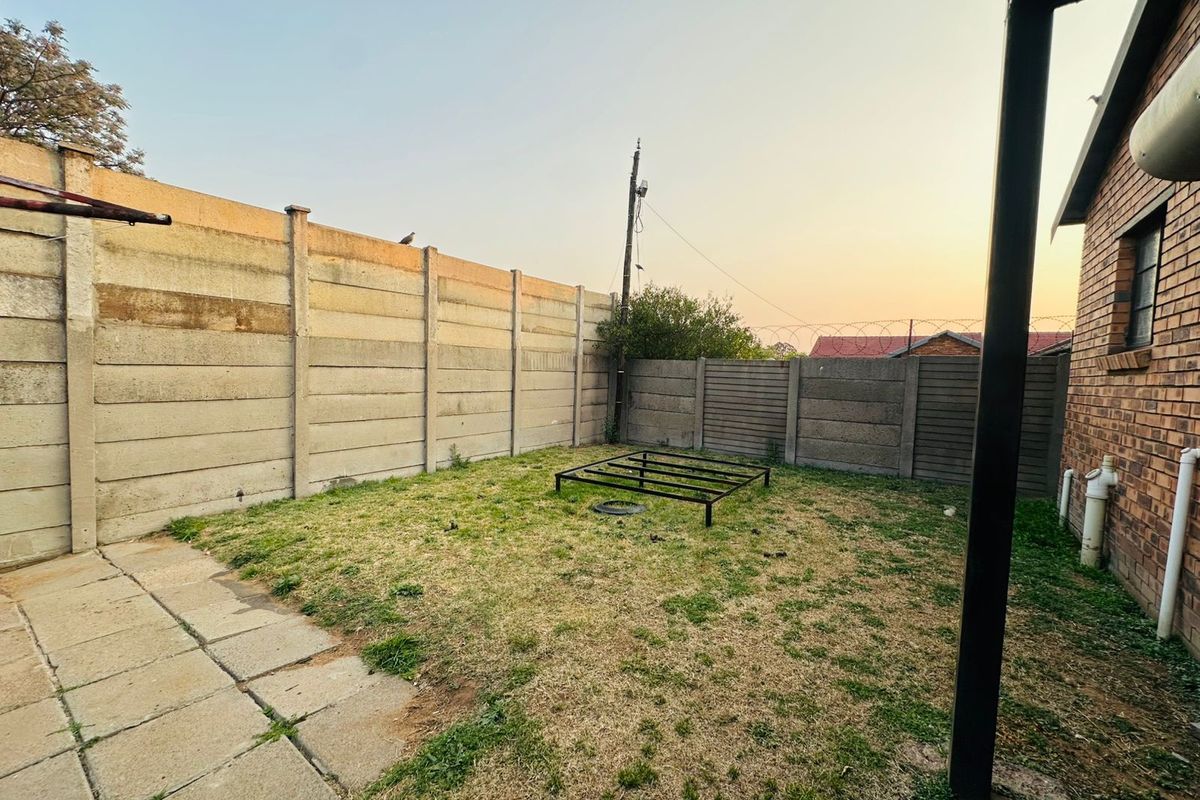 Stunning coner house - Photo 5