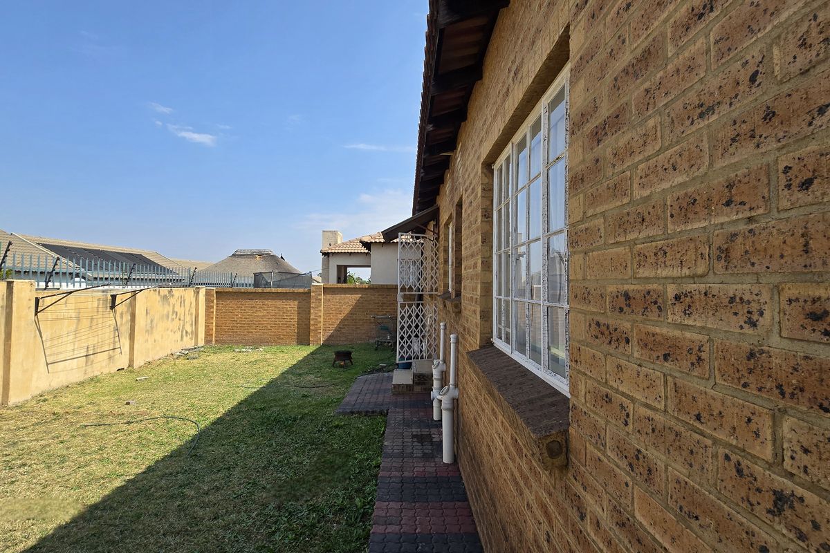 2-Bedroom house for Sale in Tasbet Park. - Photo 3