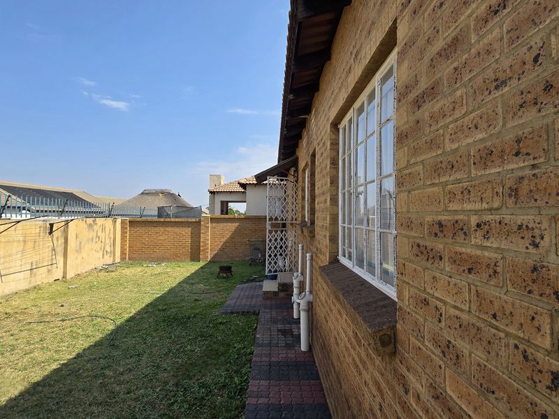 2-Bedroom house for Sale in Tasbet Park. - Photo 3