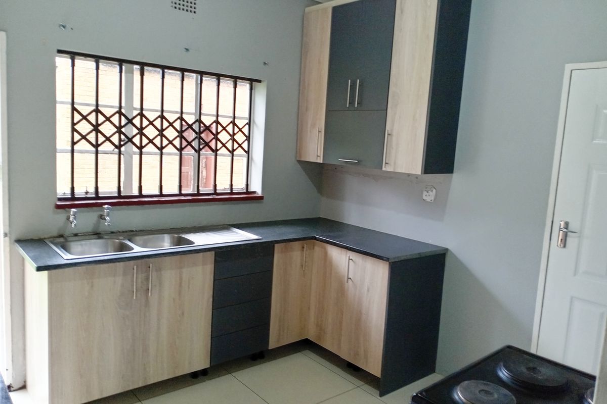 Beautifully Maintained 3 Bedroom Home with Flat and Spacious Yard in Evander! - Photo 4