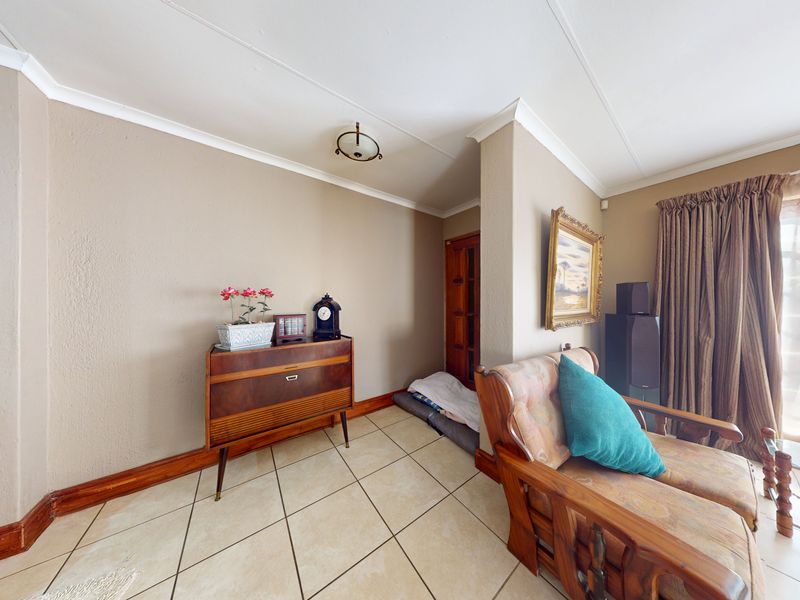 Spacious 5-Bedroom Family Home on 1,426m2 Stand - Photo 8