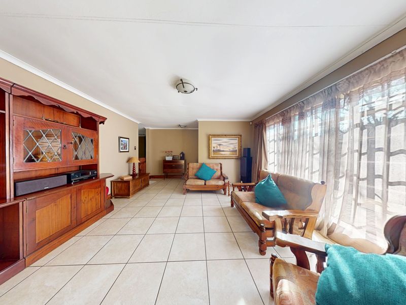 Spacious 5-Bedroom Family Home on 1,426m2 Stand - Photo 7