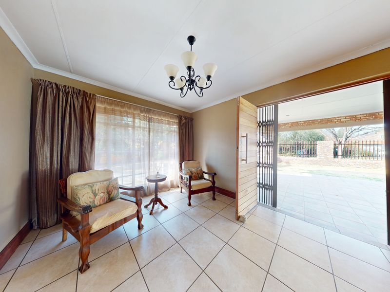 Spacious 5-Bedroom Family Home on 1,426m2 Stand - Photo 6