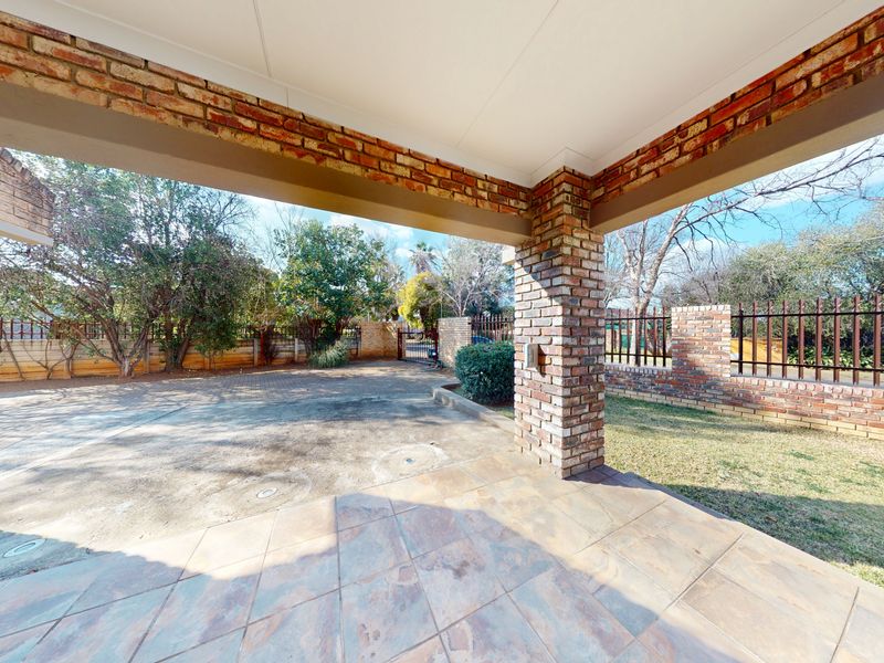 Spacious 5-Bedroom Family Home on 1,426m2 Stand - Photo 2