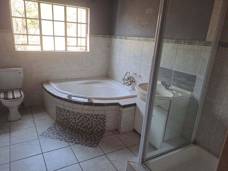 Very spacious Family home - Photo 9