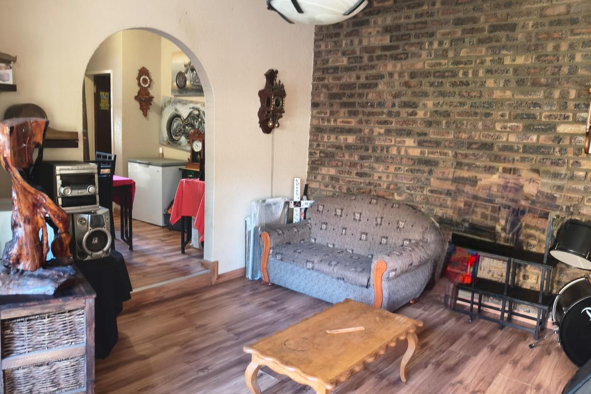 Serious Seller – Spacious 3-Bedroom Family Home for Sale in Secunda - Photo 4
