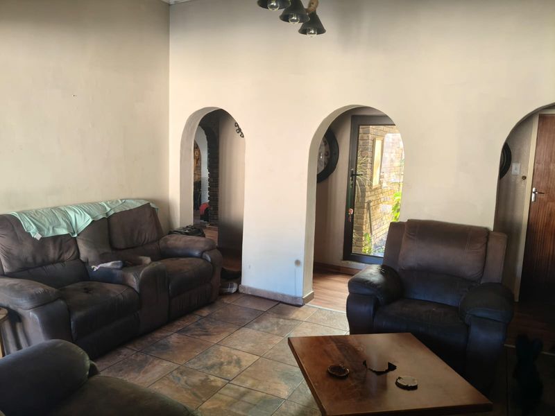 Serious Seller – Spacious 3-Bedroom Family Home for Sale in Secunda - Photo 7