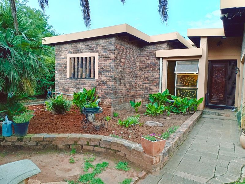 Serious Seller – Spacious 3-Bedroom Family Home for Sale in Secunda - Photo 1