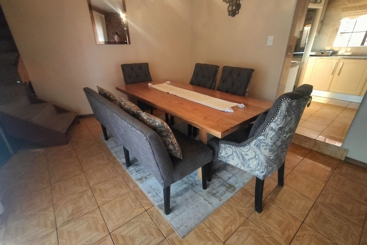 Spacious Double-Storey Thatch Home with Flatlet in Amandasig - Photo 3