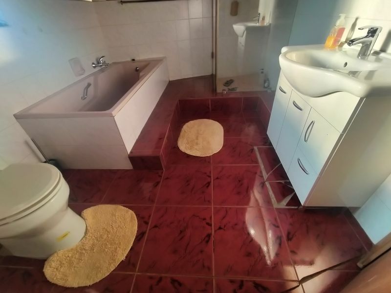 Spacious Double-Storey Thatch Home with Flatlet in Amandasig - Photo 10