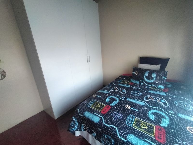 Spacious Double-Storey Thatch Home with Flatlet in Amandasig - Photo 8