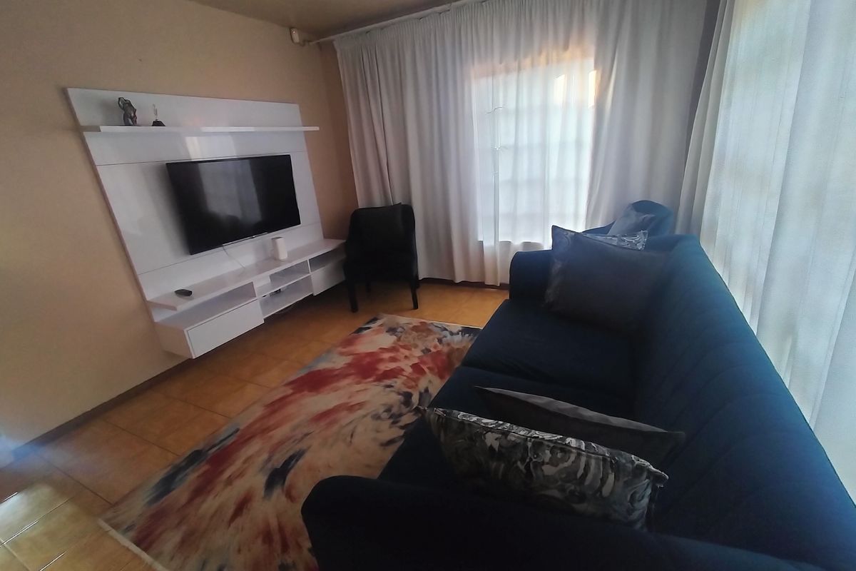 Spacious Double-Storey Thatch Home with Flatlet in Amandasig - Photo 2