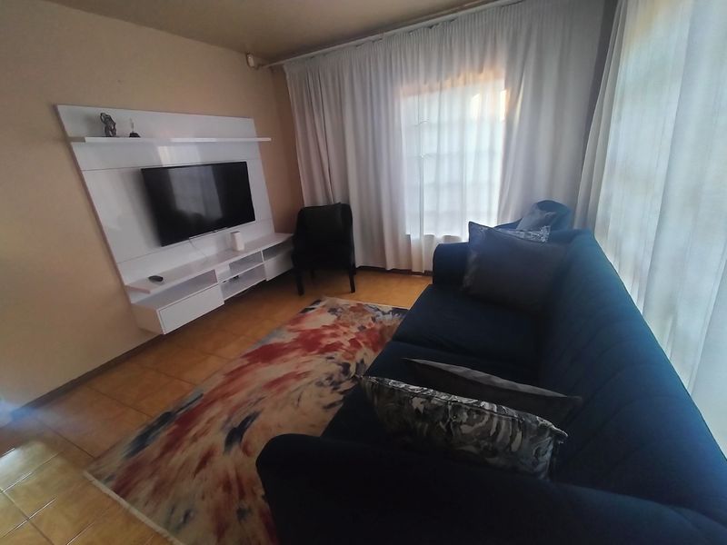 Spacious Double-Storey Thatch Home with Flatlet in Amandasig - Photo 2