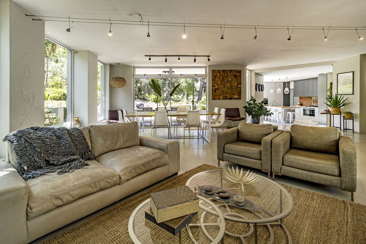 Stunning Position, North Facing with Mountain Views - Photo 2