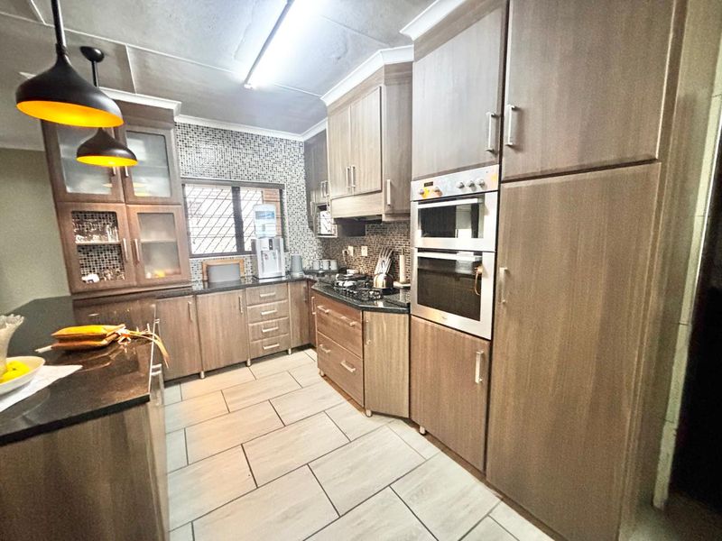 Modern Move-In Ready Family Home - Photo 10