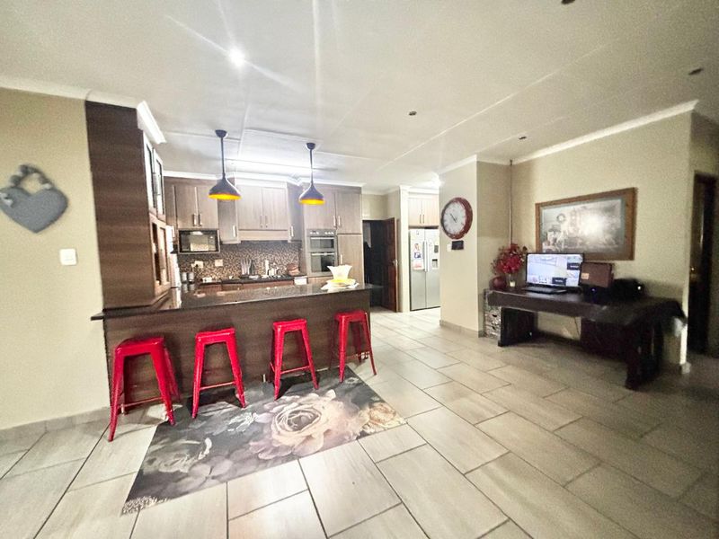 Modern Move-In Ready Family Home - Photo 7