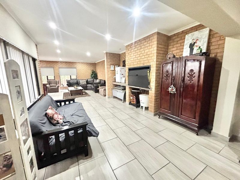 Modern Move-In Ready Family Home - Photo 3